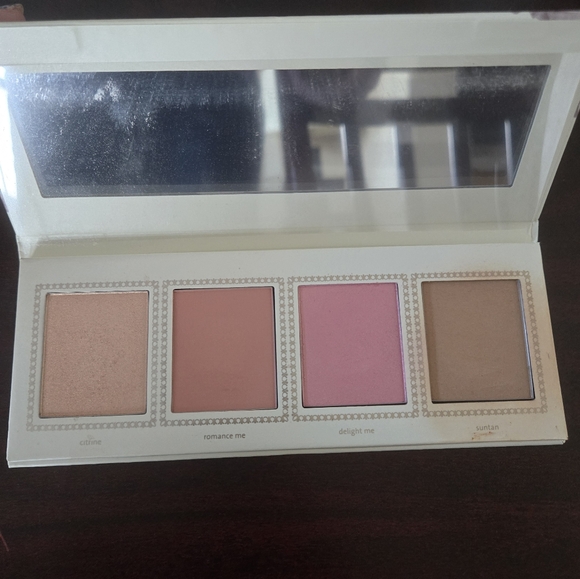 Jouer Champagne & Macarons Face Palette - Picture 4 of 4